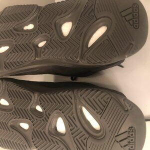 YEEZY 700V2 VANTA 2022 RELEASE 11.5 MENS REFLECTIVE